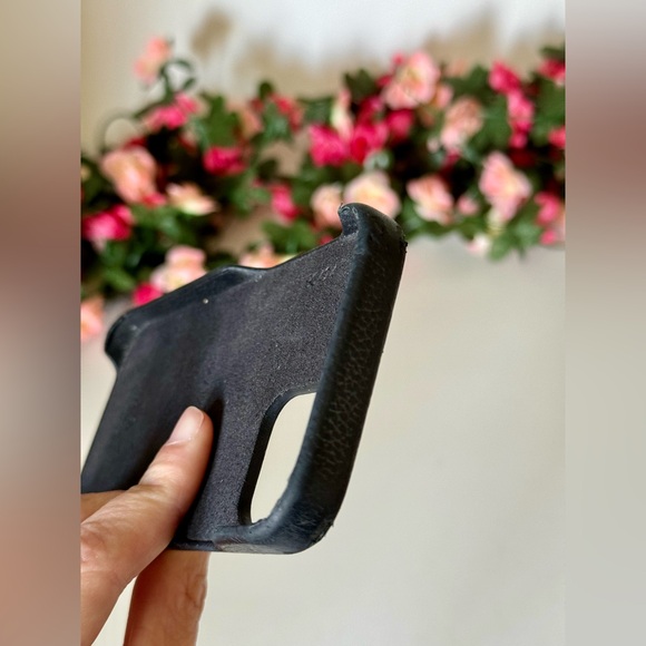 Louis Vuitton iPhone 12 Pro Bumper Monogram Noir 🖤🖤 - Picture 6 of 9